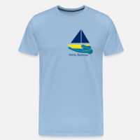 T-shirt bleu ciel en coton premium "Petits Bateaux", vue de face. Le logo de l'association (voilier miniature) est imprimé en petit sur le côté gauche de la poitrine.